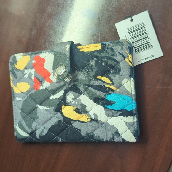 Vera Bradley Splash Floral Camo Print Quilted Snap Pocket Travel Wallet NWT - Picture 2 of 4
